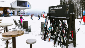 брендирование стоек для лыж