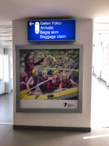 Реклама в аэропорту Турции