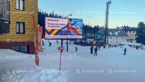 наружная реклама на горнолыжном курорте Шерегеш на видео экране компании Билайн от рекламного агентства IQ