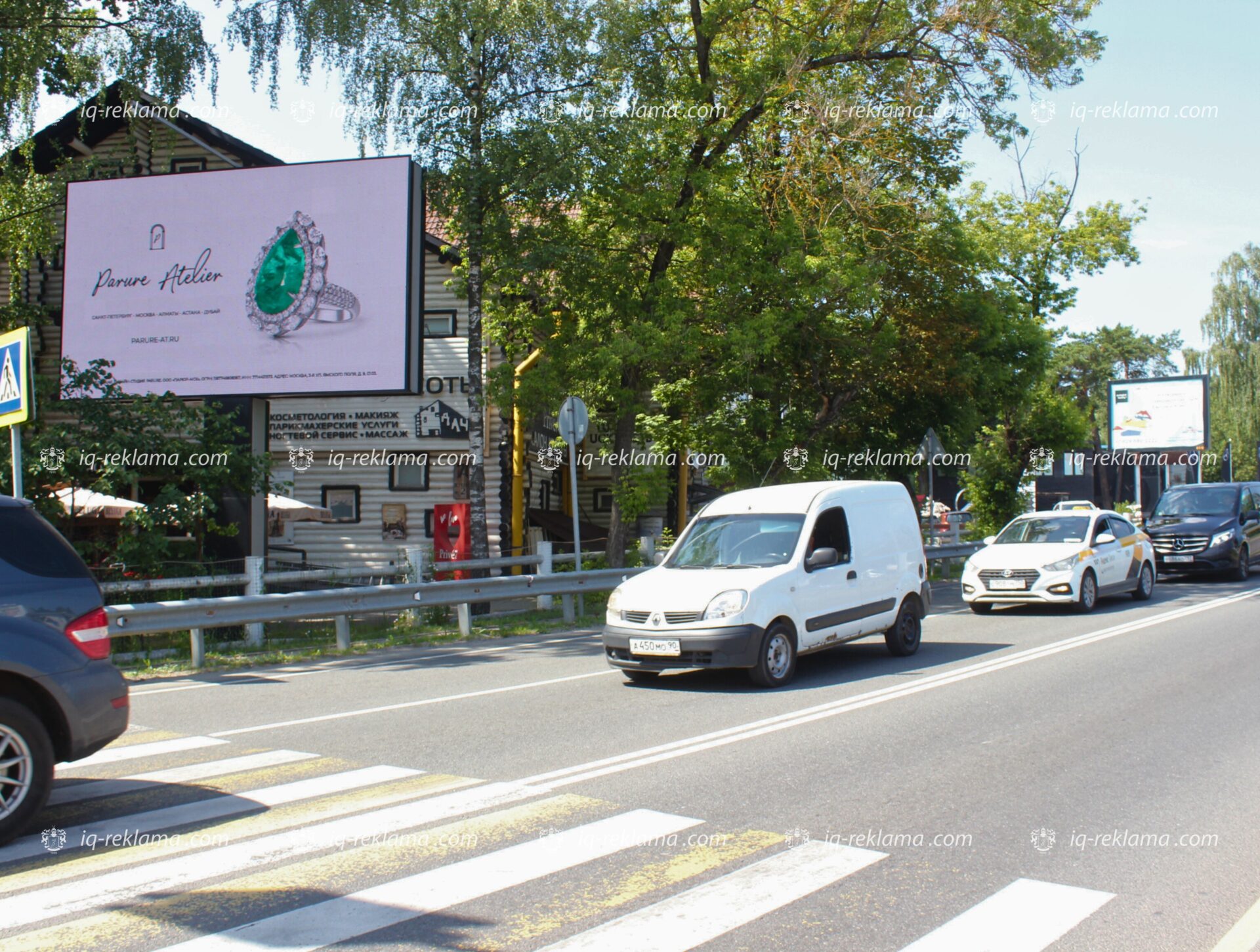 Реклама в ресторанах Москвы «Причал» и «Веранда у дачи» размещение на наружных билбордах клиента Parure