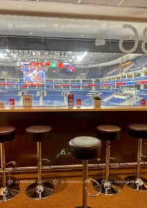 Индор реклама в VIP-ложах стадиона ЦСКА Арены на хоккейном матче недвижимости Capital Group