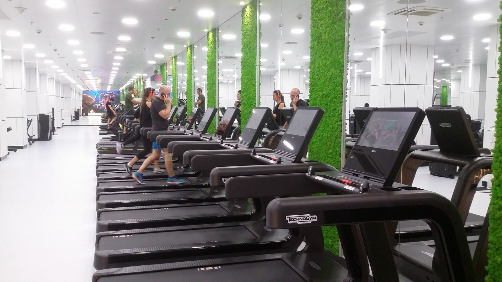 Реклама в фитнес-клубе Radisson Collection Fitness & SPA – наружная, индор и BTL